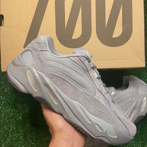 Hospital blue Yeezy 700